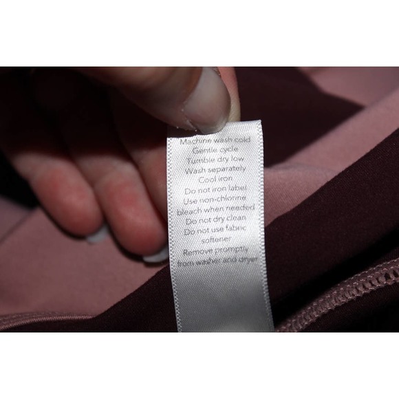 Womens Athleta Chroma 7/8 Tights Red Pink Athletic Cropped Capri Leggings Size M - Picture 6 of 7